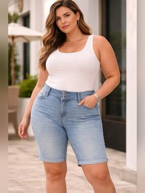 Torrid Jegging Bermuda Shorts Sz 20 Super Soft Light Wash Denim 3 Button Stretch